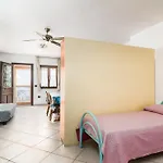 Confortevole E Fresco Seminterrato Appartamento