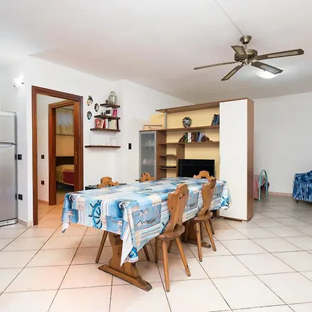 Confortevole E Fresco Seminterrato Apartmán *